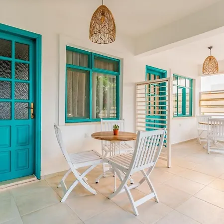 ホテル Avlu Palamutbuekue ダッチャ
